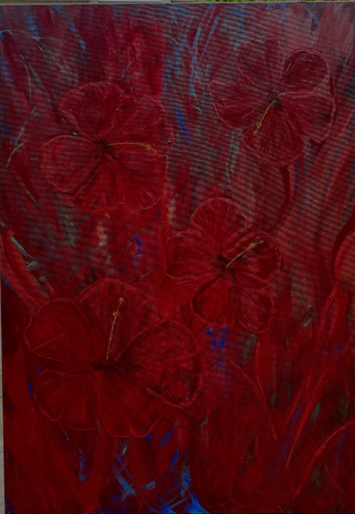 rote Magnolien auf Blau